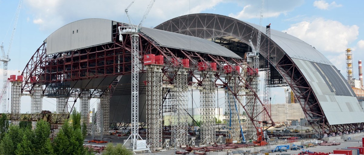 Resultado de imagem para cupula de chernobyl ja colocada